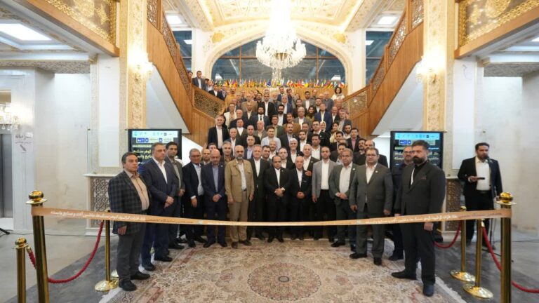 photo18792429408 گزارش تصویری گشایش رسمی و بازدید مسئولین از اولین روز برگزاری هجدهمین نمایشگاه تخصصی طلا، جواهر و فلزات گرانبها اصفهان1404